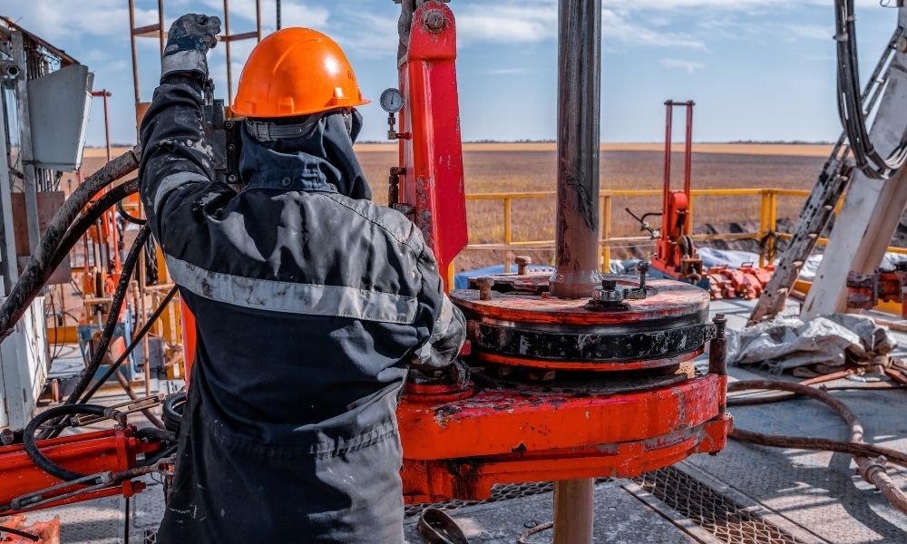 How Are Ball Screws Used Within the Oil and Gas Industry?